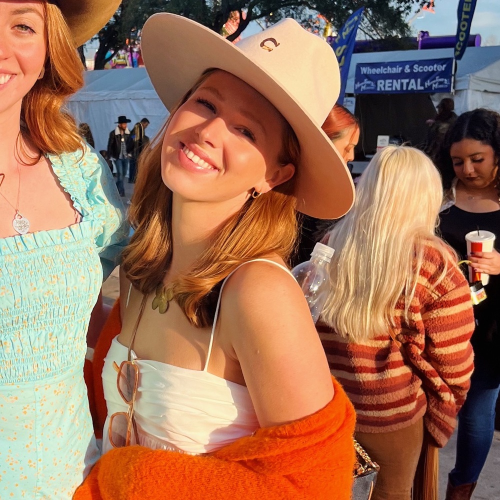 Meet your Posher, Caroline